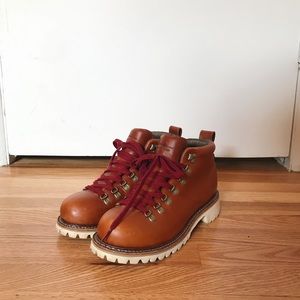 eddie bauer hiking boots women